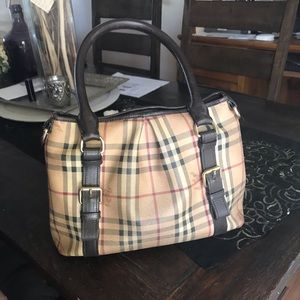 Cute!! BURBERRY PURSE!!